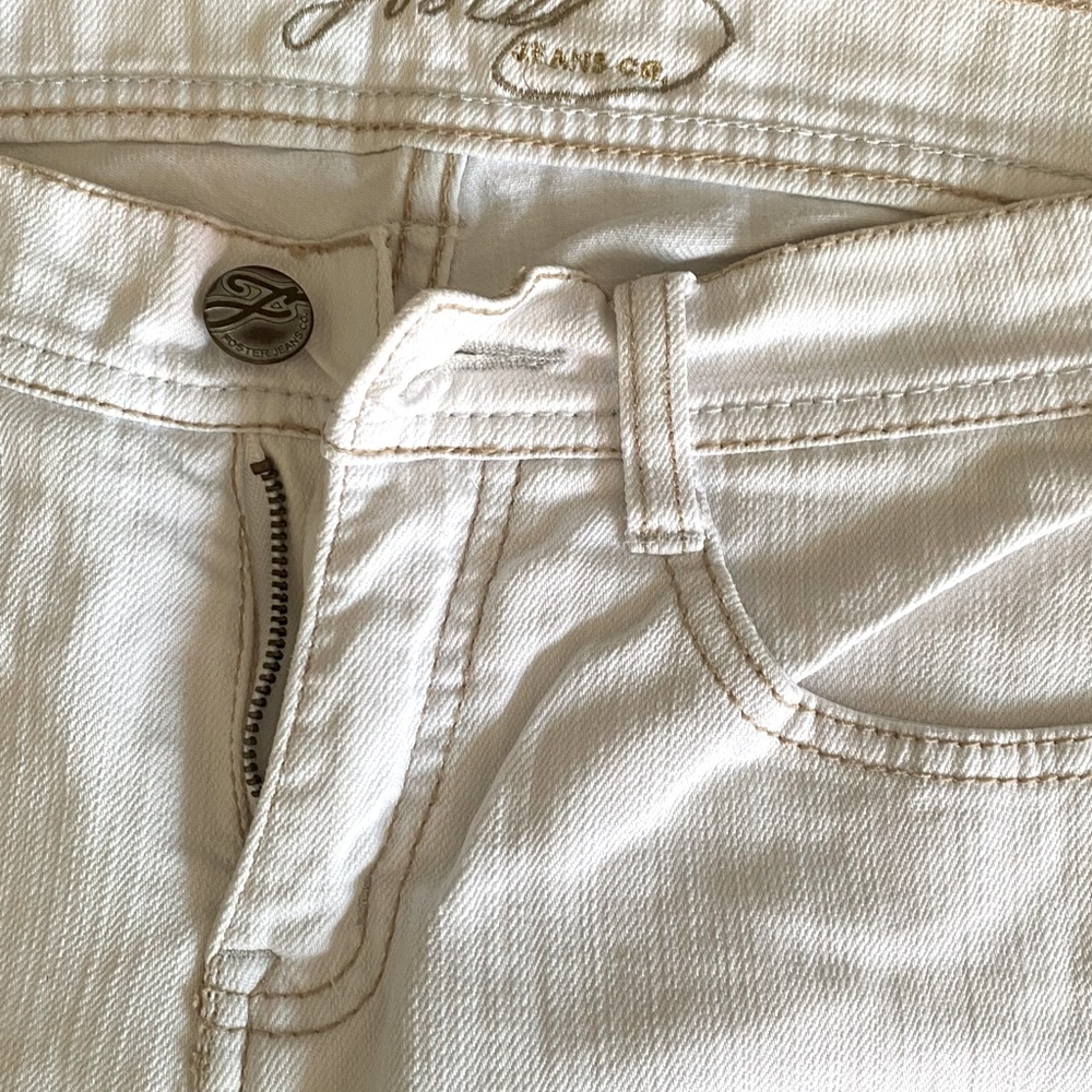 White capri jeans